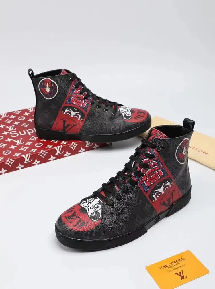 Factory price: 400💰 [LV] Animal series limited edition high-top sports shoes for men, L classic print, new autumn and winter style, original replica, 1:1 Counter quality, the fabric is Italian 🇮🇹 imported cowhide ➕🇮🇹 pure sheepskin lining ➕ original outsole, 🔍🔍 high quality, you can go in and out of the counter at will, welcome to compare, the outsole line will never be unglued, all sellers are welcome to sell in the picture above, can be shipped in one piece, code number: 38-44 (45 codes can be customized)